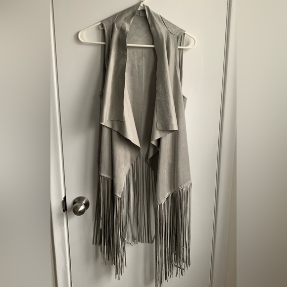 Silver faux suede fringe vest - Picture 1 of 4
